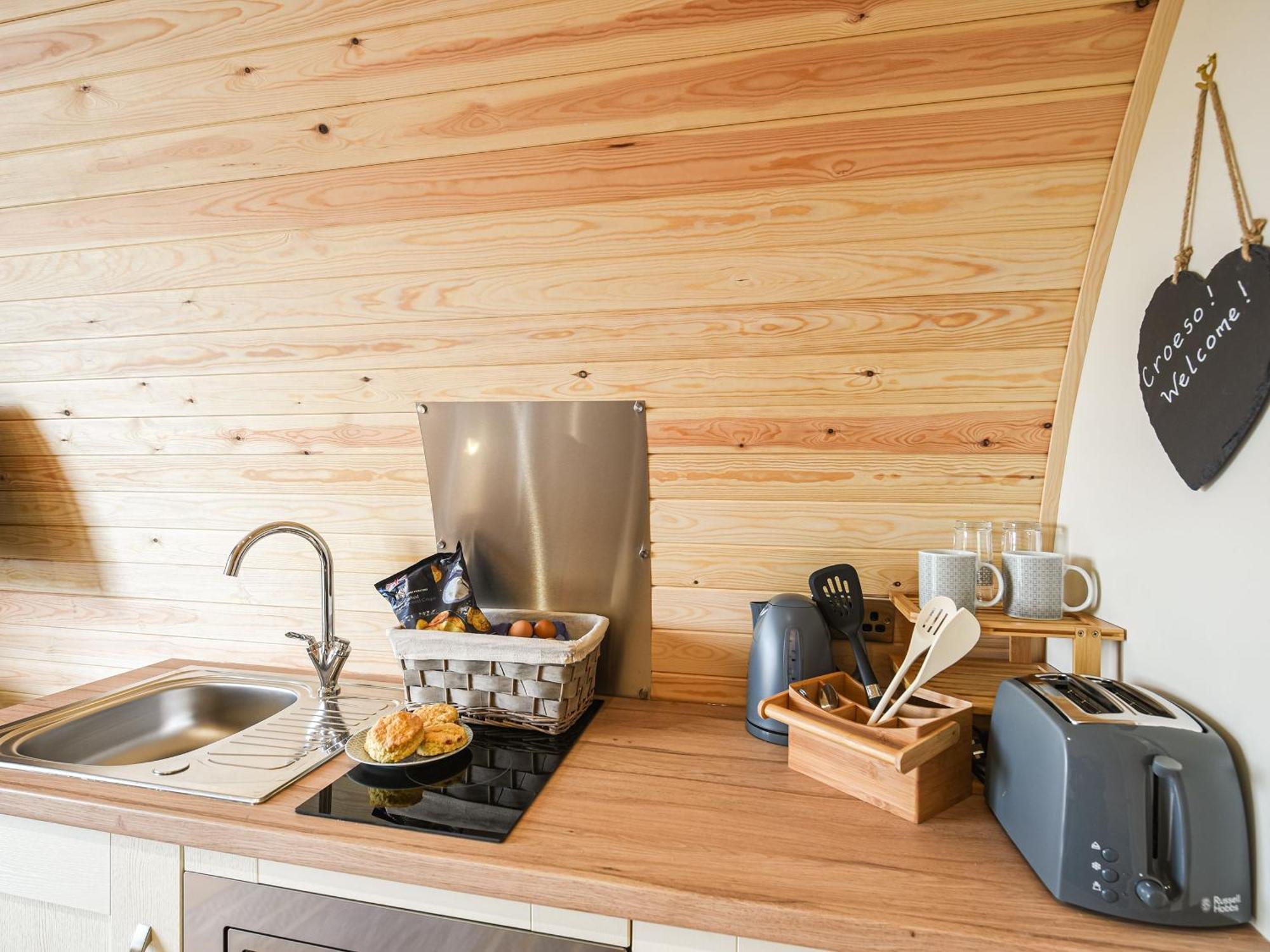 Holiday home Celyn Bach - Uk37083